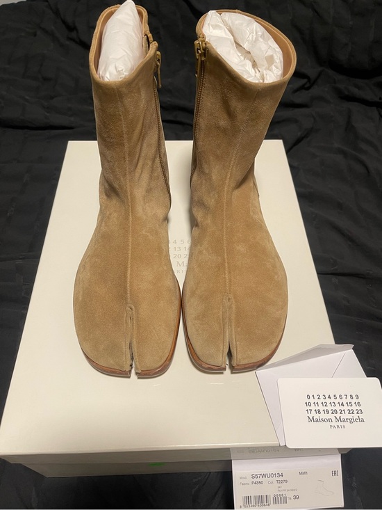 AUTHENTIC Maison Margiela Tabis Suede Split-Toe Ankle Boots - Tan Men’s Size 39